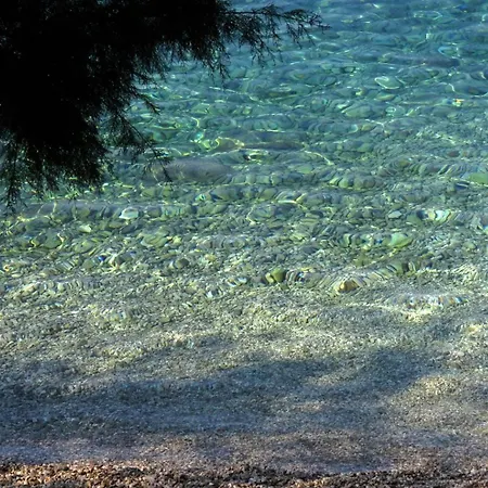 On The In Bay Mala Luka Omiš