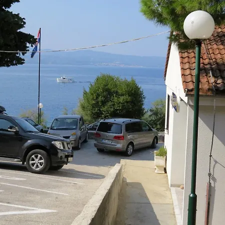On The In Bay Mala Luka Omiš